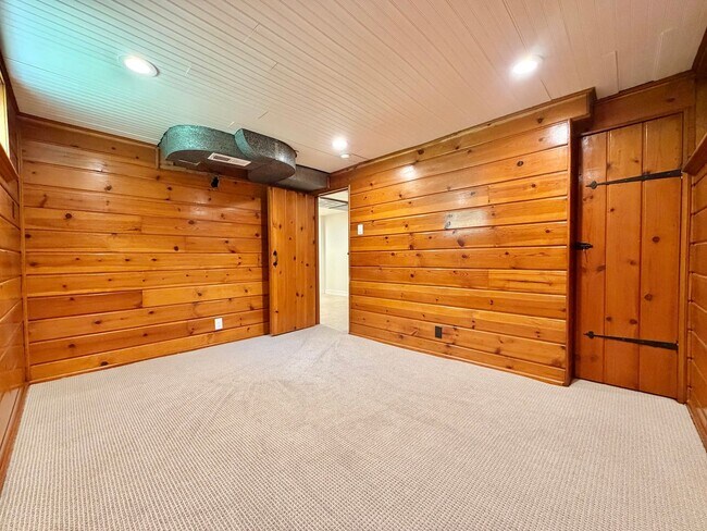 Building Photo - 262 Browning Ave