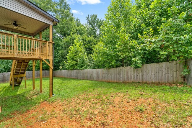 Building Photo - Pet Friendly Four Bedroom with Basement!