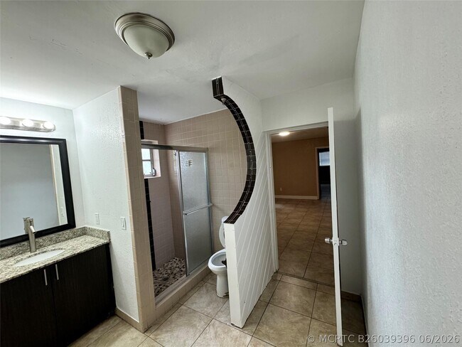 Building Photo - 2091 Oleander Dr