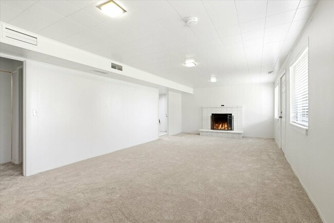 Building Photo - 3036 Sequoia Dr