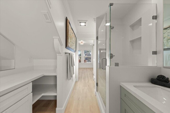 Building Photo - 272 Clay St