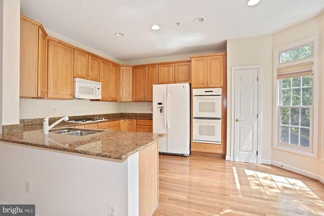 Building Photo - 1614 Leeds Castle Dr