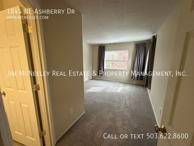 Building Photo - 1844 NE Ashberry Dr