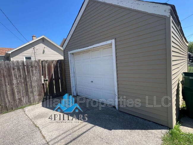 Building Photo - 906 177th Pl