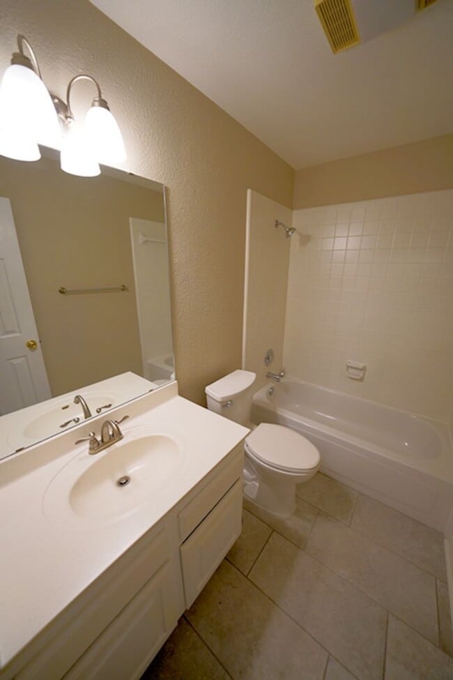 Building Photo - Beautiful Home in the desirable Shavano Ga...