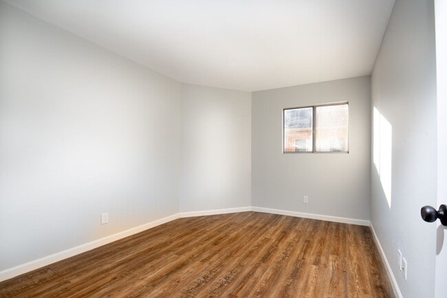Building Photo - Fully Remodeled Townhouse in Gated Gardena...