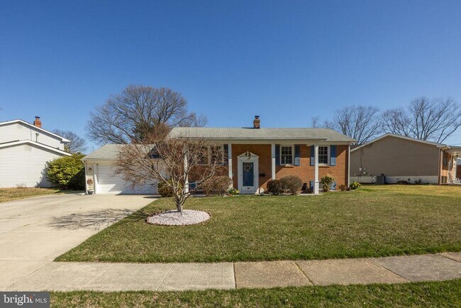 Building Photo - 120 Marta Dr