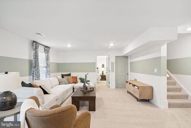 Building Photo - 124 Woodford Dr