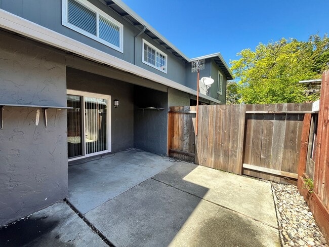 Building Photo - Townhouse in San Jose, CA Available Now!