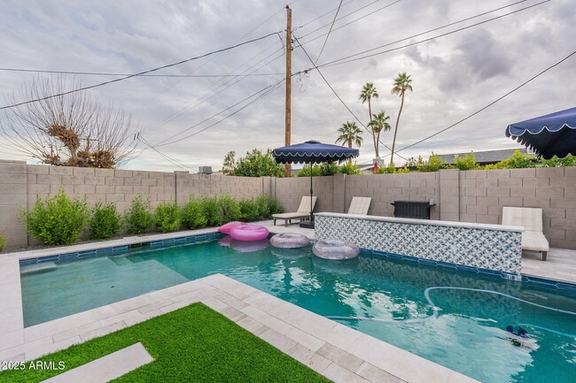 Building Photo - 8725 E Palo Verde Dr