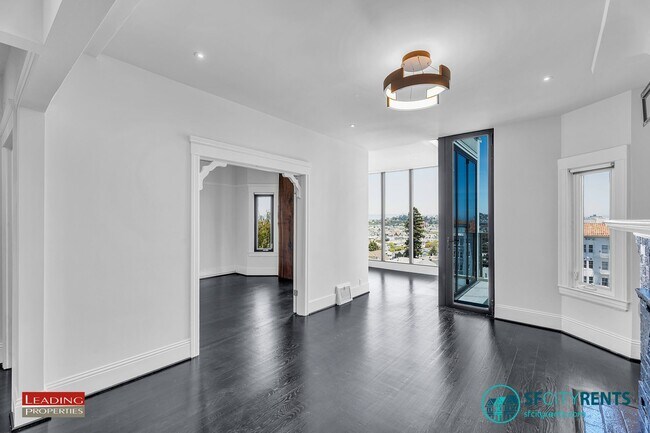 Building Photo - Noe Valley: Top Floor Condo w/ City Views, Garage Parking & W/D in unit
