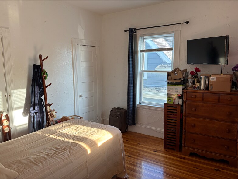Building Photo - 24 Litchfield St