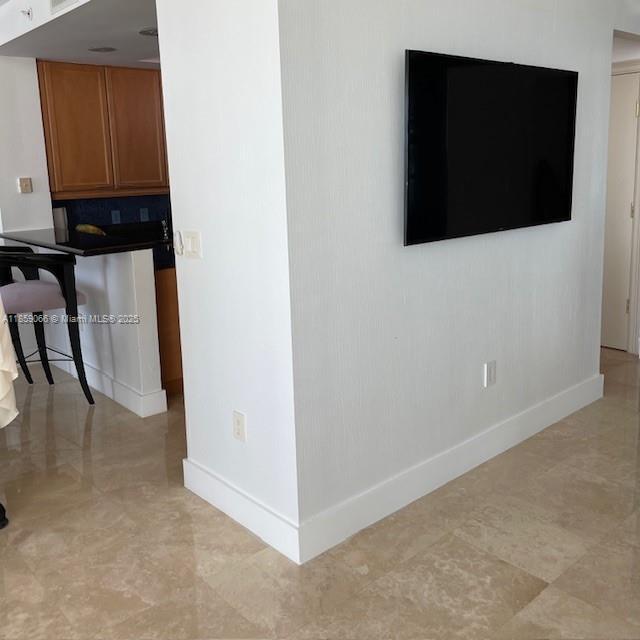 Building Photo - 20201 E Country Club Dr