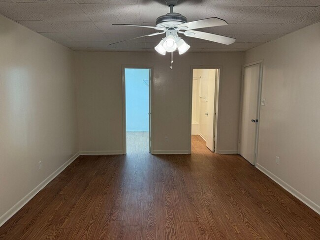 Building Photo - 3607 Lark Cir