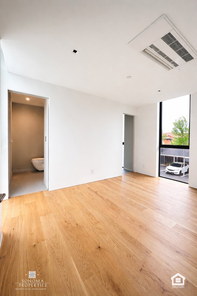 Building Photo - 1211-1213 Broadway