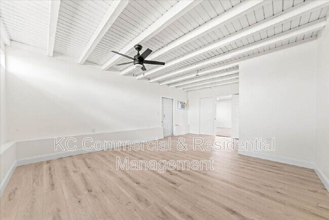 Building Photo - 484 Greenway Ave