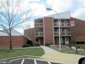 Building Photo - 15100 Glade Dr