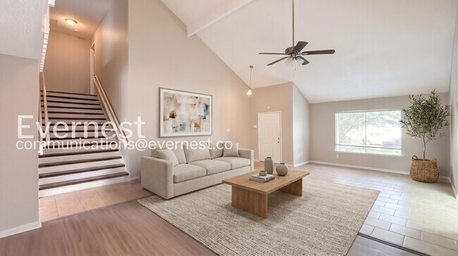 Building Photo - 4 Bed, 2.5 Bath with Fenced Yard & Garage / Pet-Friendly / Available Now!