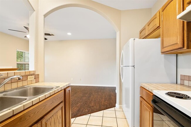 Building Photo - 1005 Canyon Edge Dr