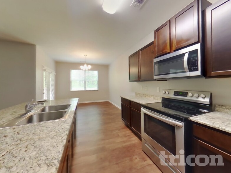 Building Photo - 474 Lake Ridge Ln