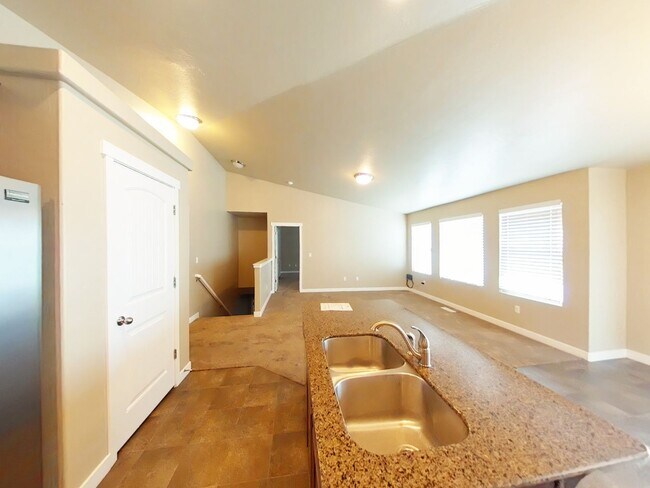 Building Photo - Snow-J3