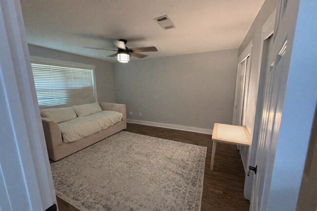 Building Photo - 902 N Texas St