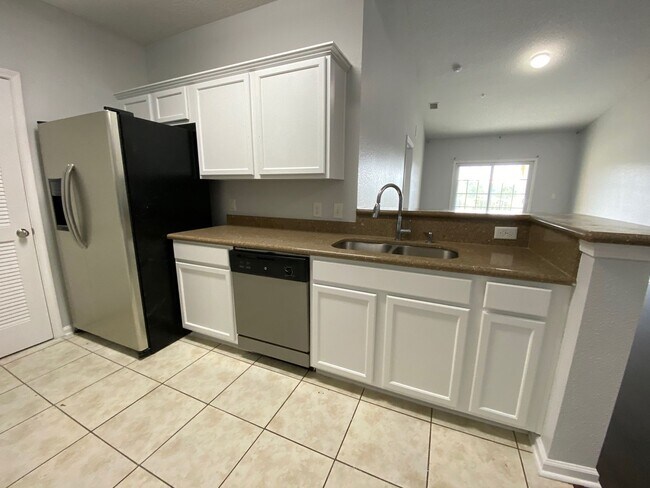 Building Photo - Beautiful 2 bedroom, 2 bathroom condo for ...