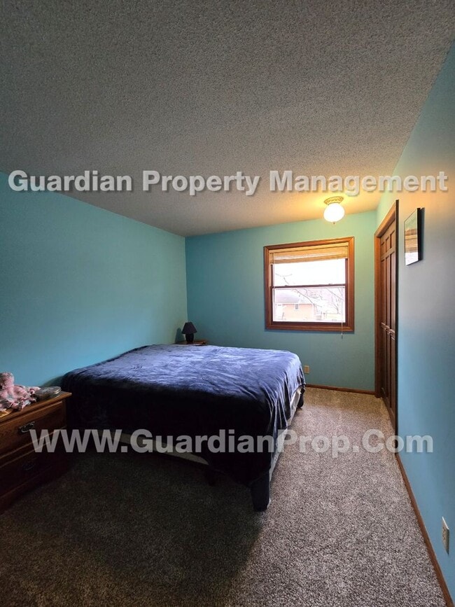 Building Photo - Coming Soon! Large Single-Family Home in Crystal, Owner suite W/ private balcony. 2nd deck and wa...