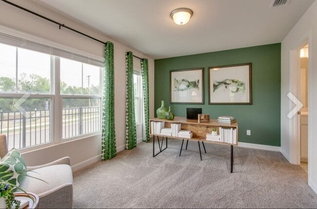 Building Photo - Three Bedroom Three Bath Home