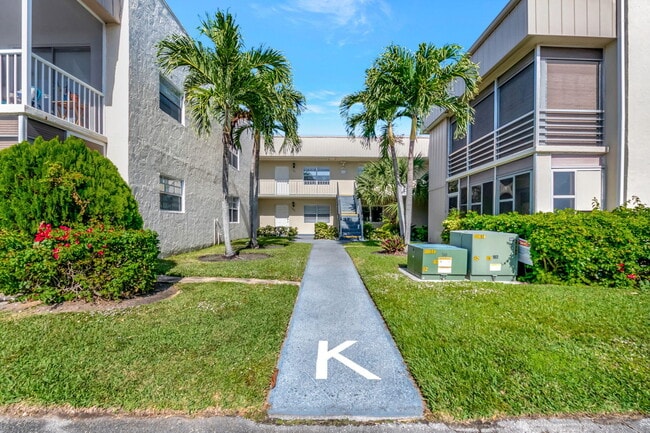 Building Photo - 493 Flanders K
