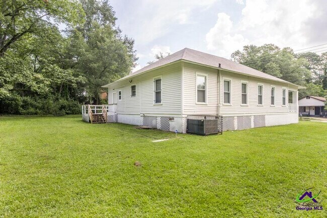 Building Photo - 1147 Burton Ave