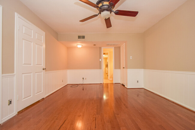 Building Photo - 3 Bedroom Townhouse - Northwest Hills