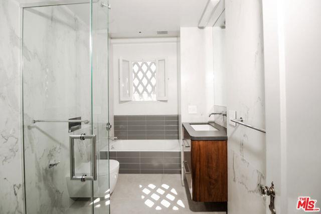 Building Photo - 1302 N Sweetzer Ave