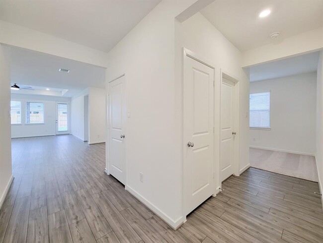Building Photo - 9742 Rialto Hts Dr