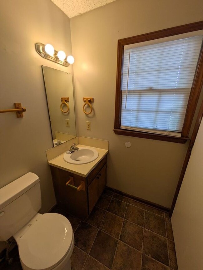 Building Photo - 1BD/1BA Unit at Westmont Apartments in Hickory