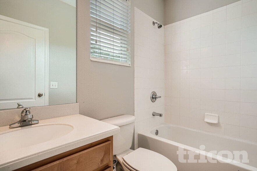 Building Photo - 7982 Camden Woods Dr