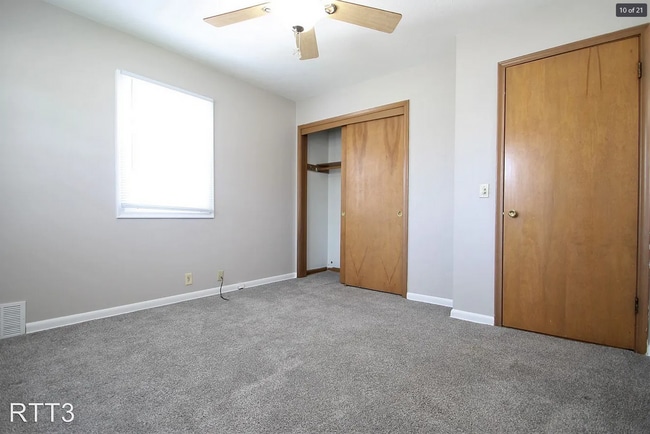 Building Photo - 4 Bedroom / 3 Bath Home off of 72nd and Gr...