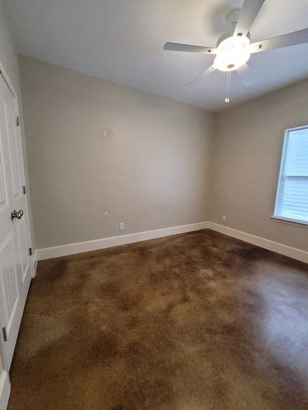 Building Photo - 429 Brentwood Dr