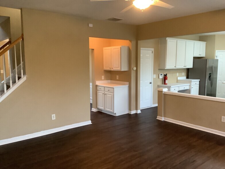 Building Photo - 1432 Cantwell Ct
