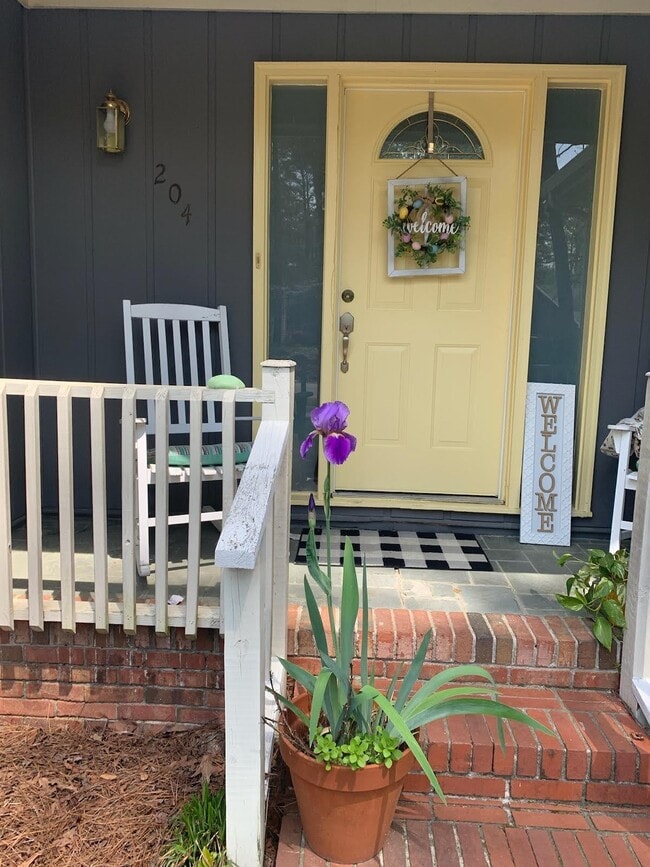 Primary Photo - 204 Irongate Dr