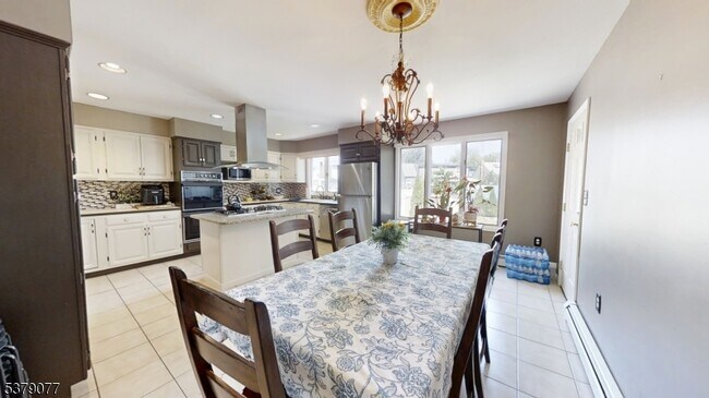 Building Photo - 827 Savitt Pl