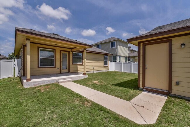 Building Photo - 18401 Friendship Hill Dr