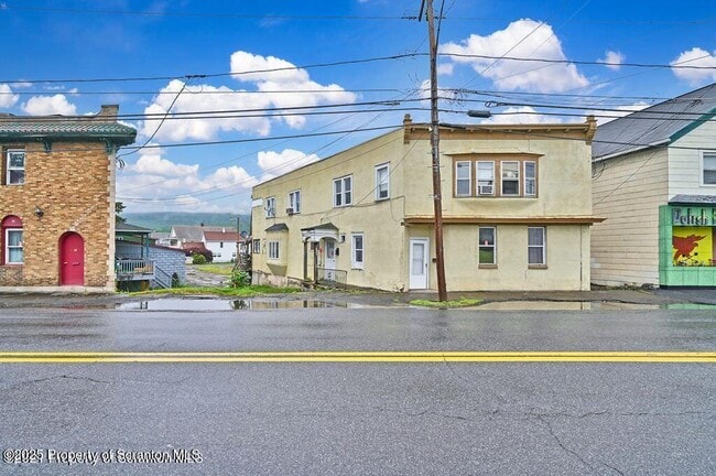 Building Photo - 627 Main St