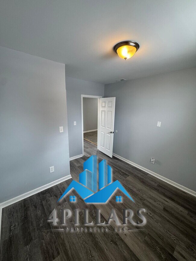 Building Photo - 3904 Deodar St