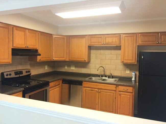 Building Photo - 365 Deputy Ln