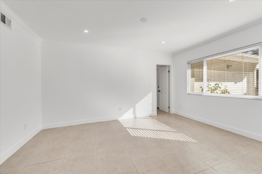 Building Photo - 8201 Clemens Ave