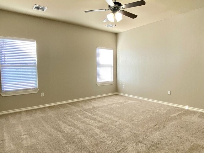 Building Photo - 3 Bed, 3 Bath With Bonus Room in Deer Creek Schools