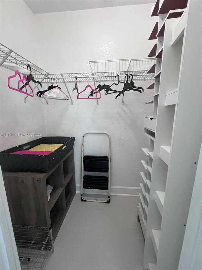 Building Photo - 7501 E Treasure Dr