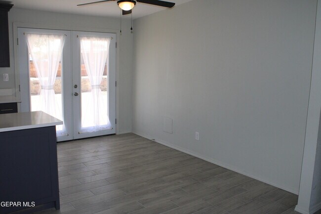 Building Photo - 10465 Omega Cir