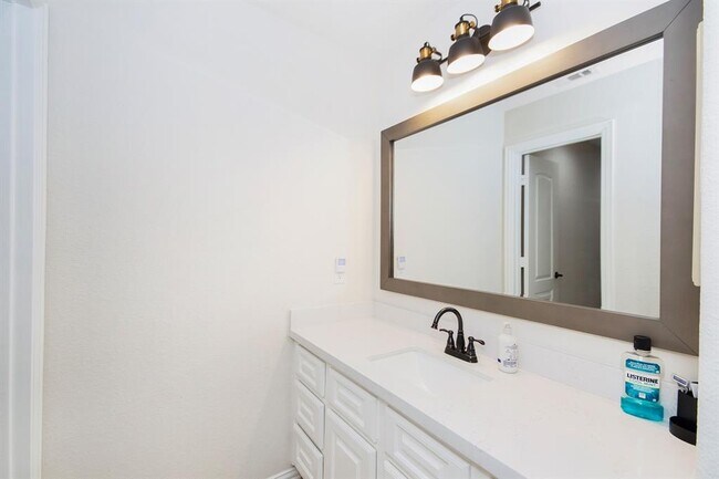 Building Photo - 1000 Bolivar Point Ln